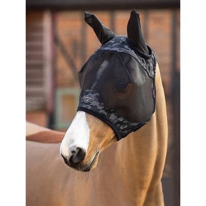 LeMieux Visor-Tek half donkerbruin Afbeelding van eeen paard met de LeMieux Visor-Tek Half in de kleur donkerbruin